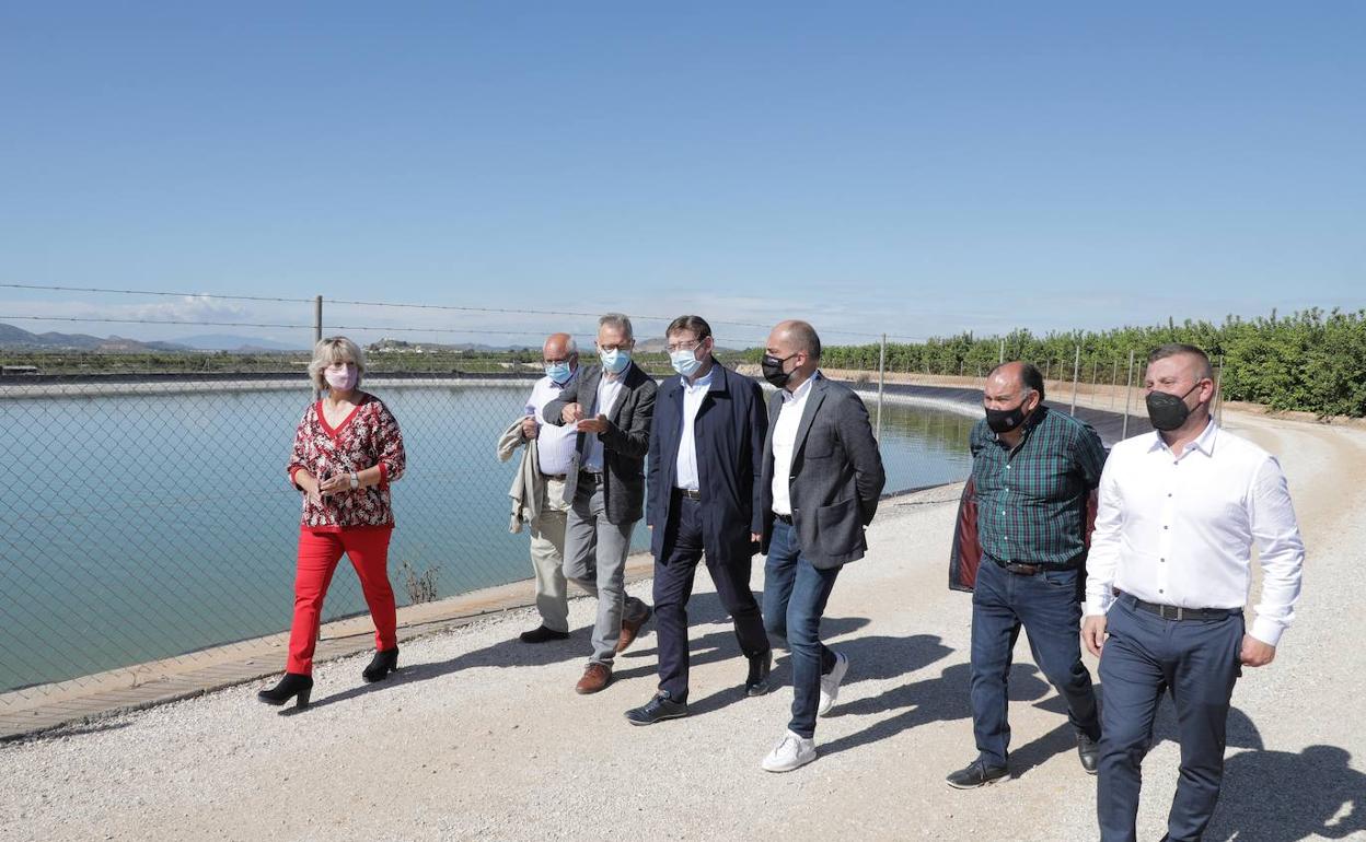 Puig visita la balsa de la Comunidad de Benferri. 