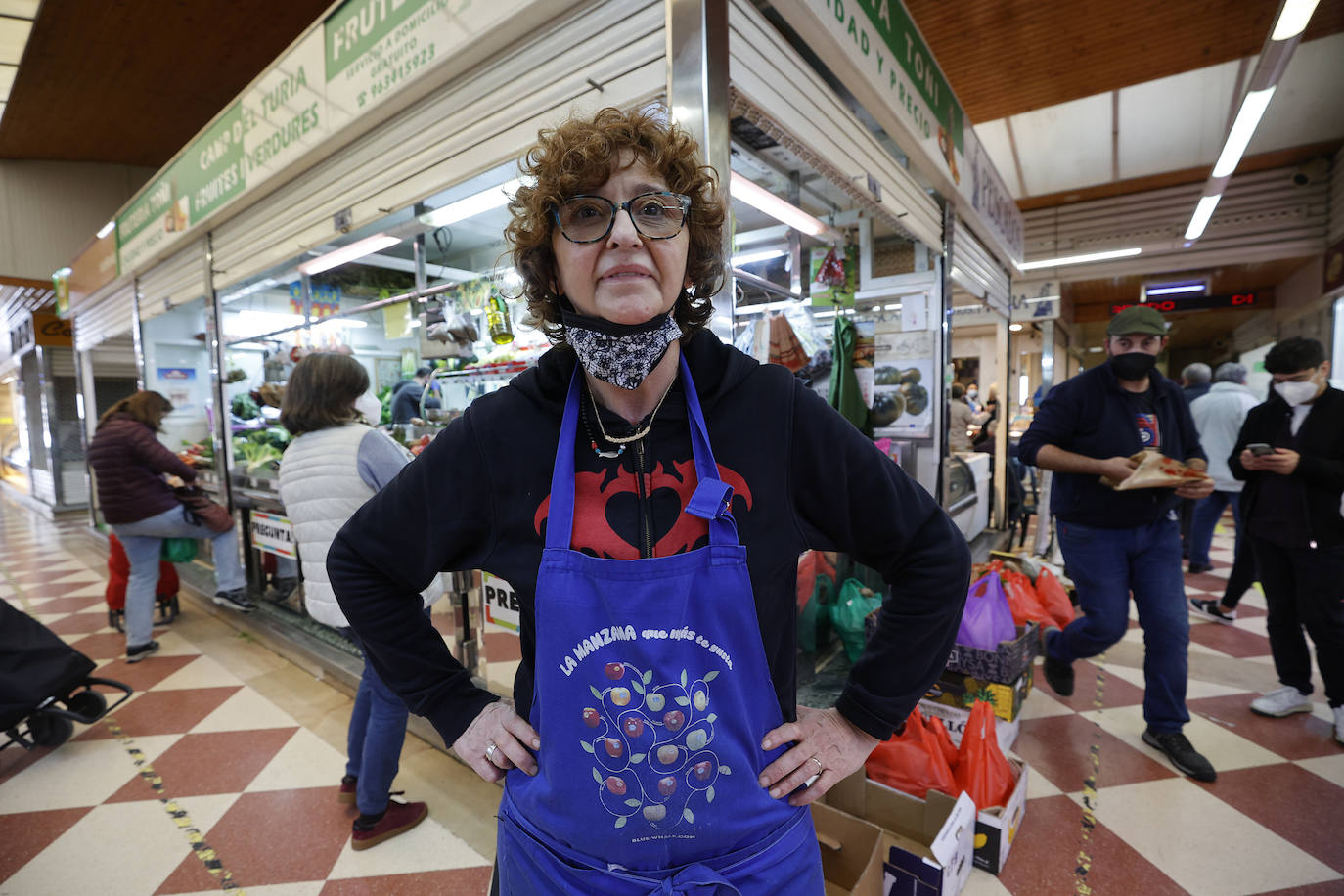 Los vecinos y comerciantes de esta zona céntrica de la ciudad flanqueada por la estación del Norte, la calle Xàtiva, San Vicente y la Gran Vía rechazan la imposición de unos arcos chinos y piden modernizar las aceras, más limpieza, mejorar el mercado y crear zonas infantiles.