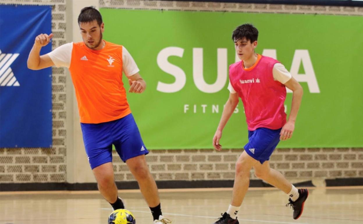 El juvenil del CD paidos, Julián de Diego, durante el entrenamiento. 