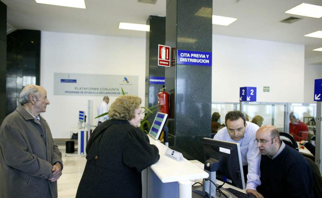 Oficina de la Agencia Tributaria dentro de la campaña de la declaración de la Renta.