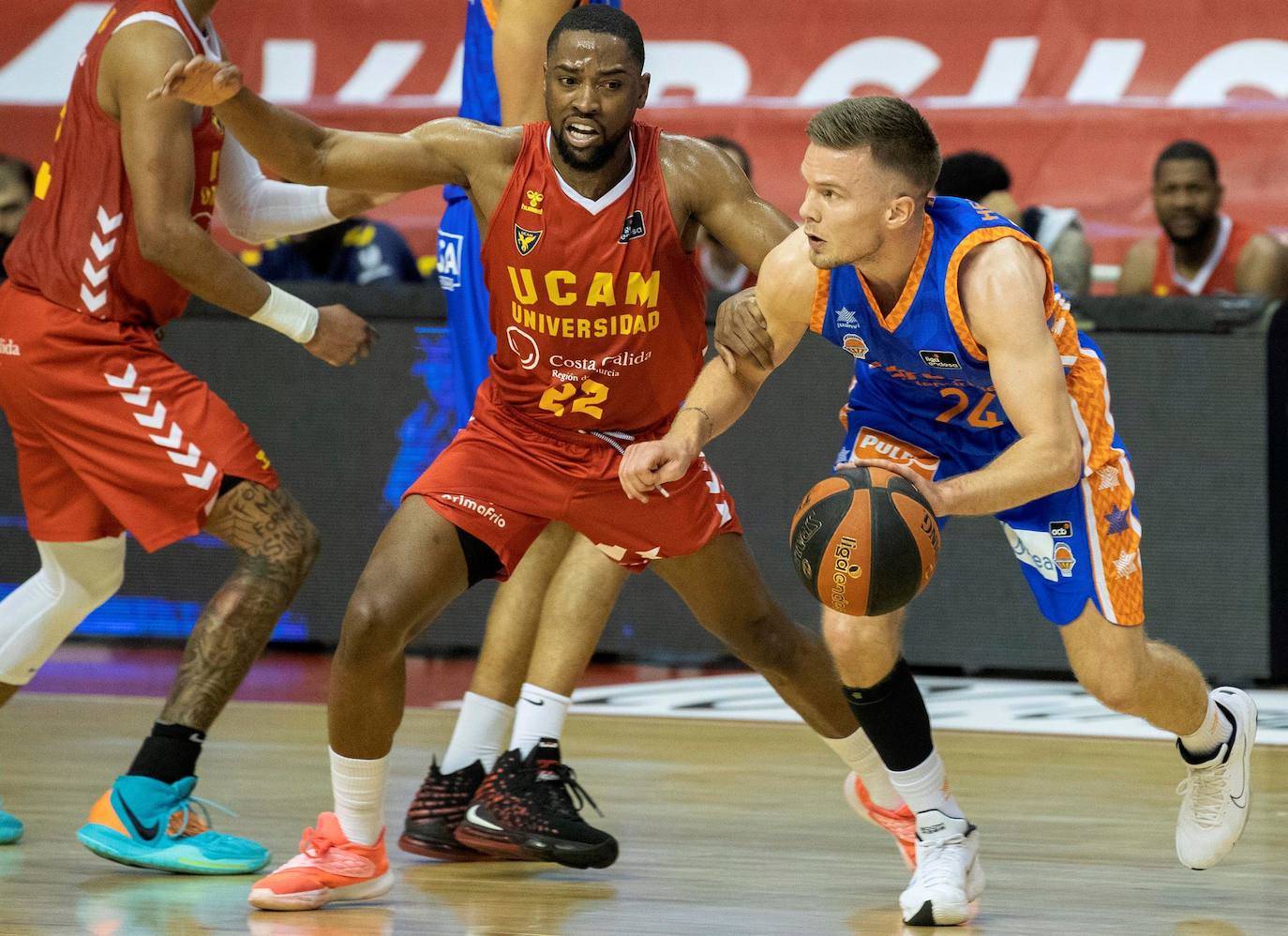 Fotos: Las mejores imágenes del UCAM Murcia-Valencia Basket