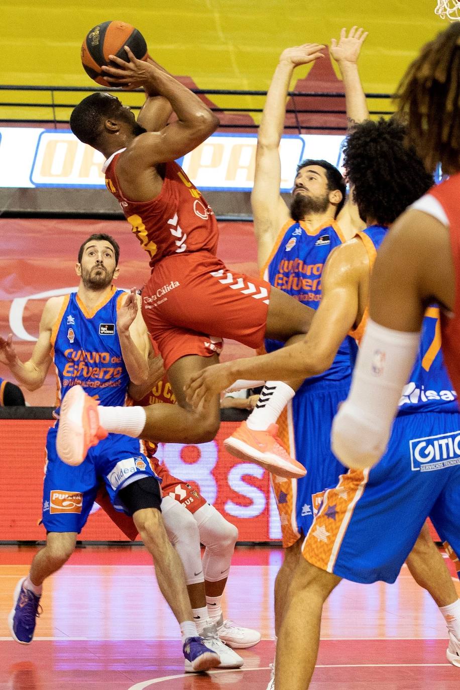 Fotos: Las mejores imágenes del UCAM Murcia-Valencia Basket