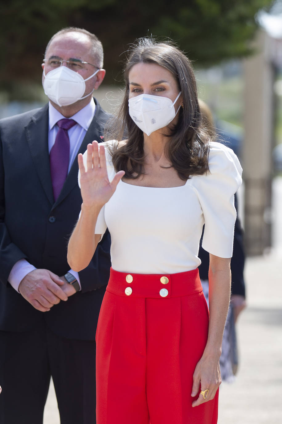 Fotos: Doña Letizia brilla con sus colores favoritos