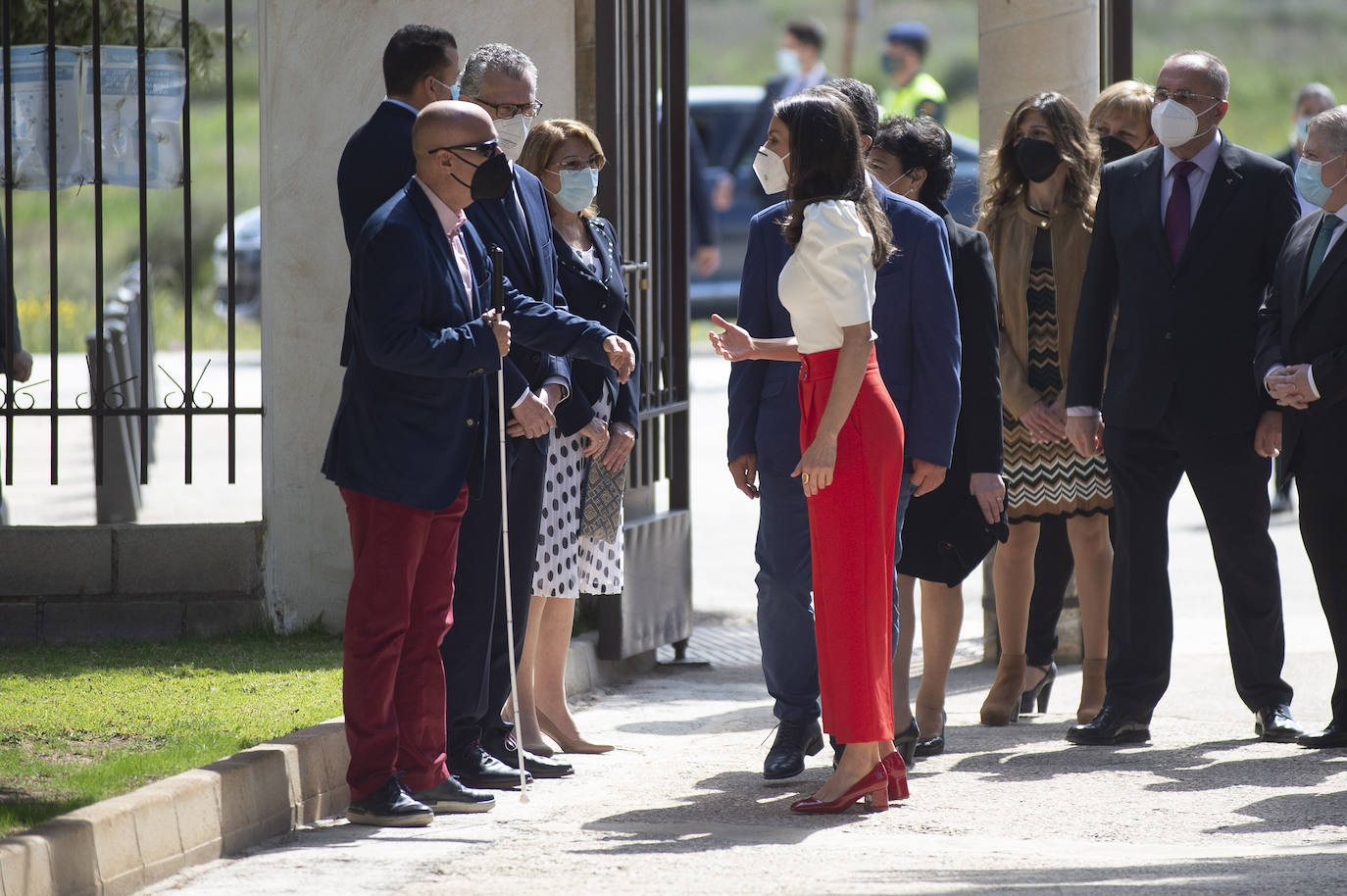 Fotos: Doña Letizia brilla con sus colores favoritos