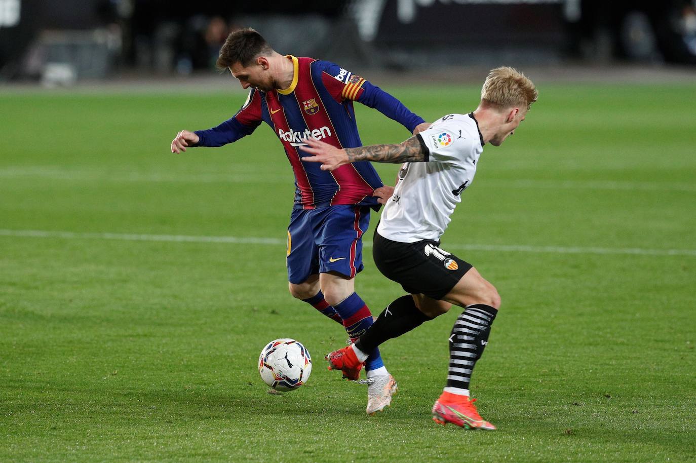 Vídeo: El Barça tira de orgullo en Mestalla para seguir vivo en la Liga