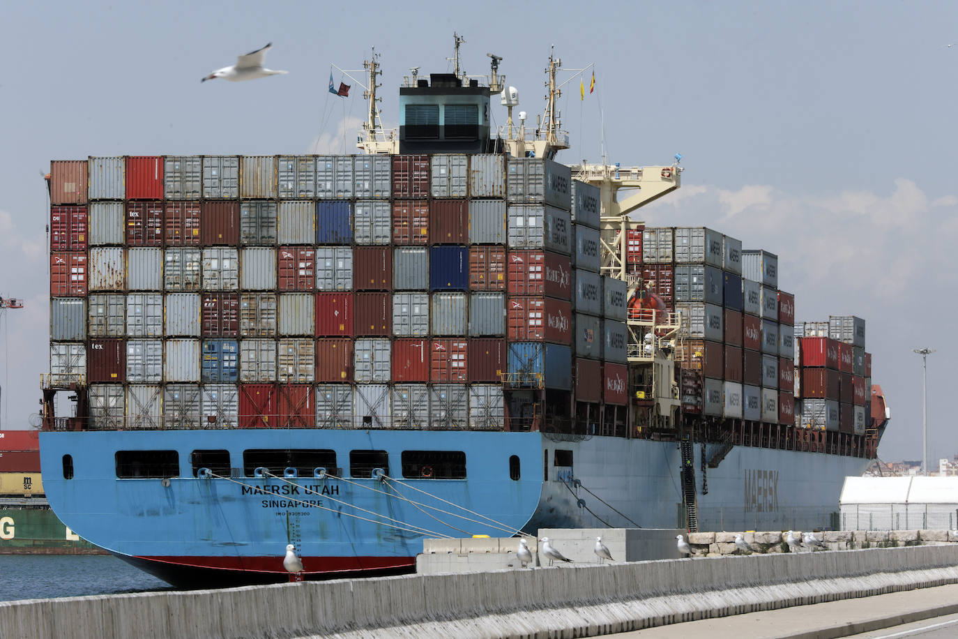 El brote de Covid en los dos barcos aislados en el Puerto de Valencia suma ya 13 contagios. Los buques El Skiathos I y El Maersk UTAH permanecen en cuarentena en aguas valencianas