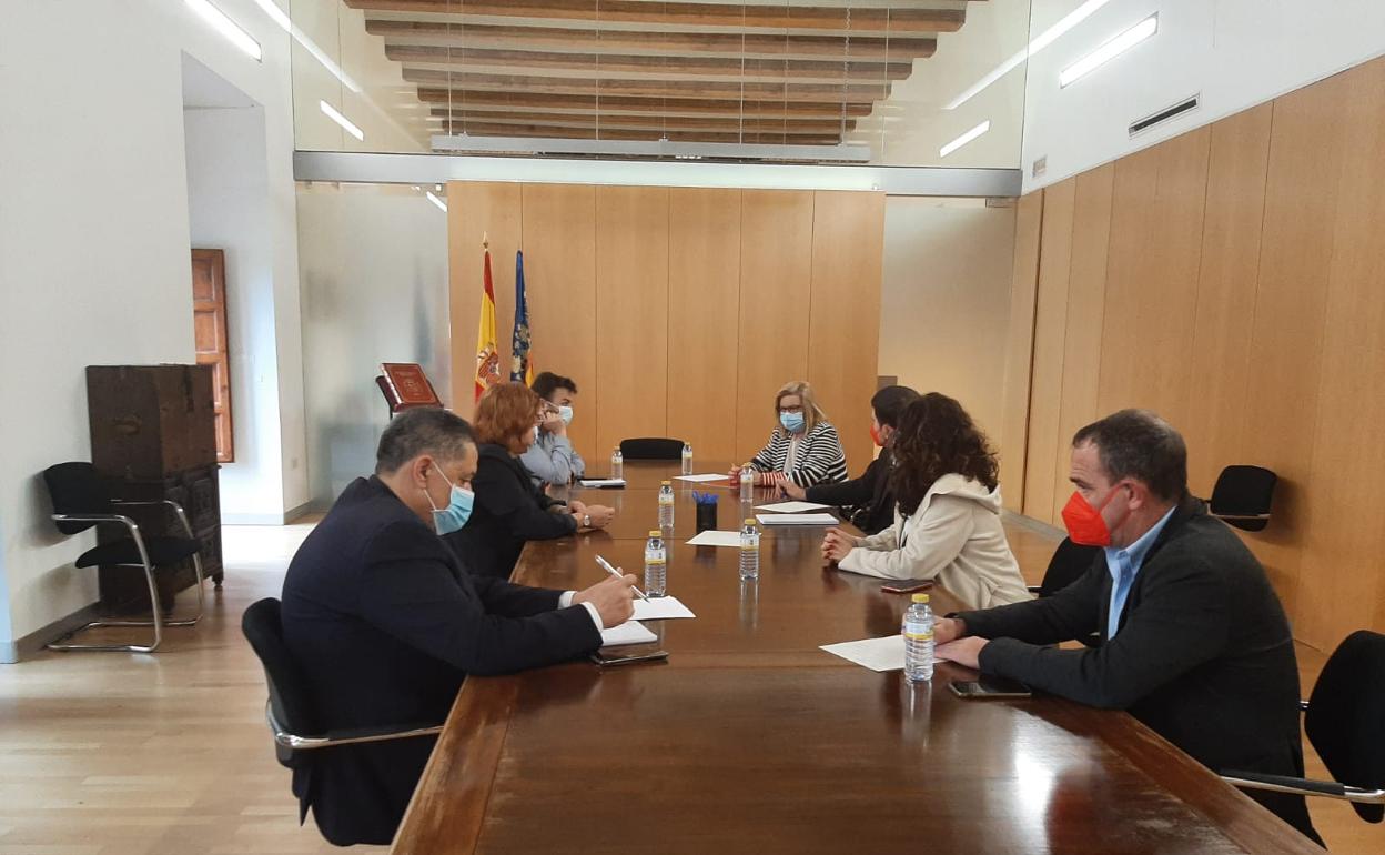 Reunión representantes de Carlet con la delegada del Gobierno. 