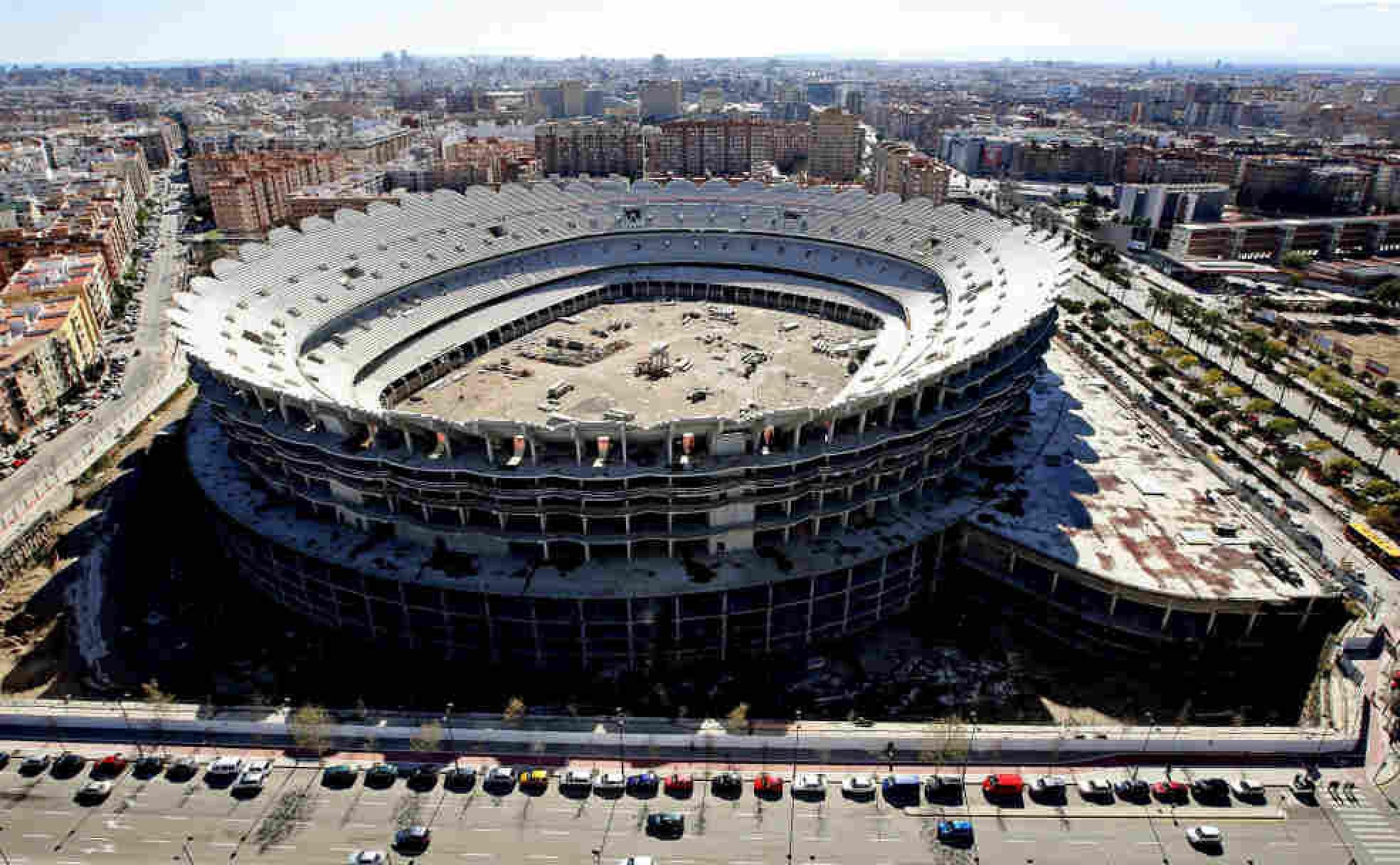 Esqueleto de hormigón del nuevo Mestalla, cuyas obras llevan 12 años paradas. 