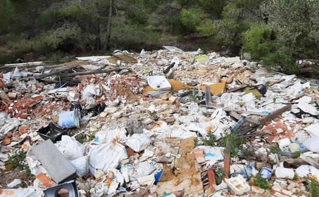 Imagen principal - El antes y el después de la actuación en el terreno.  