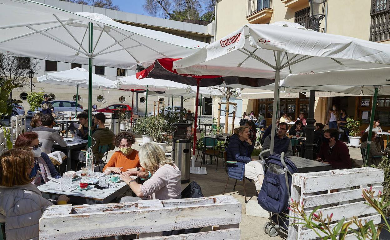 Una terraza en el centro de Valencia. 