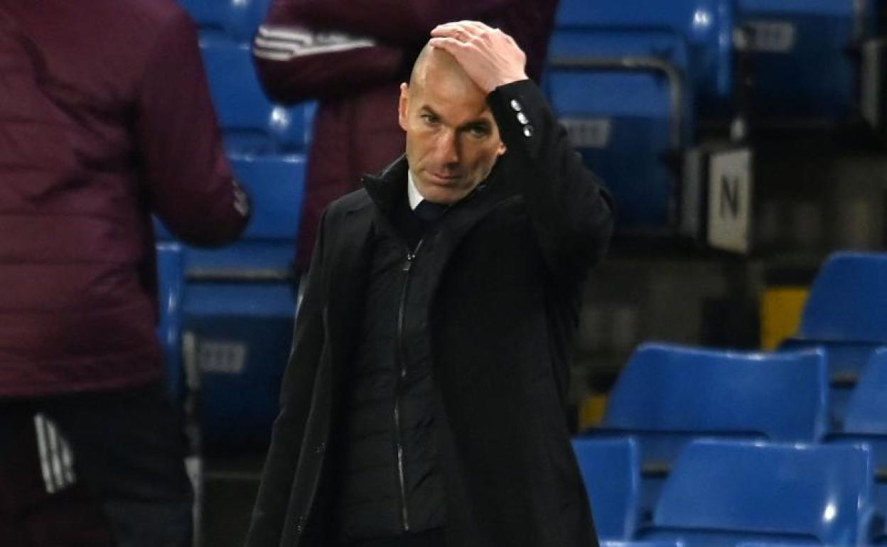 Zinedine Zidane, en Stamford Bridge, durante el Chelsea-Real Madrid. 