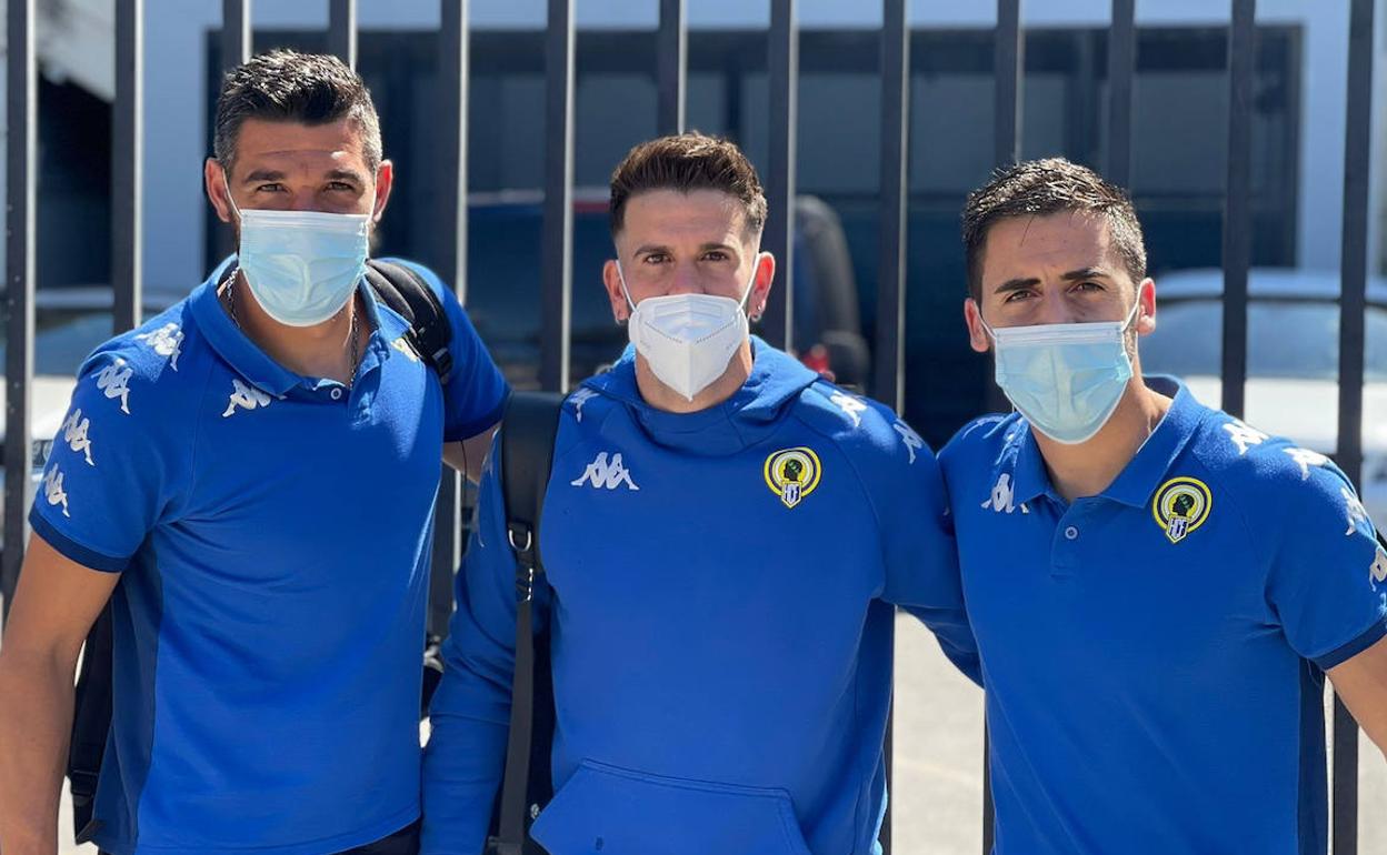 Moisés, Raúl y Moyita, este viernes antes de partir hacia Badalona. 