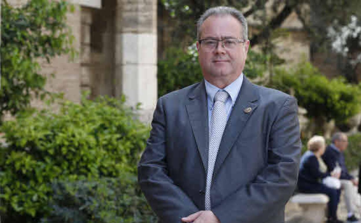 La agrupación de fallas de Ruzafa da el 'sí quiero' por noveno ejercicio a Guillermo Serrano