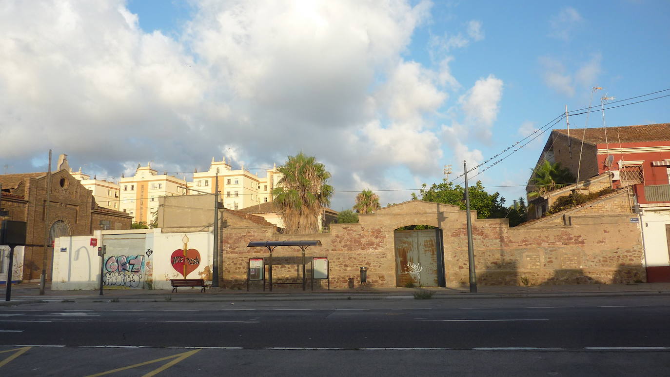 Casa del bous. Esperan encontrar las casas de los teñidores.