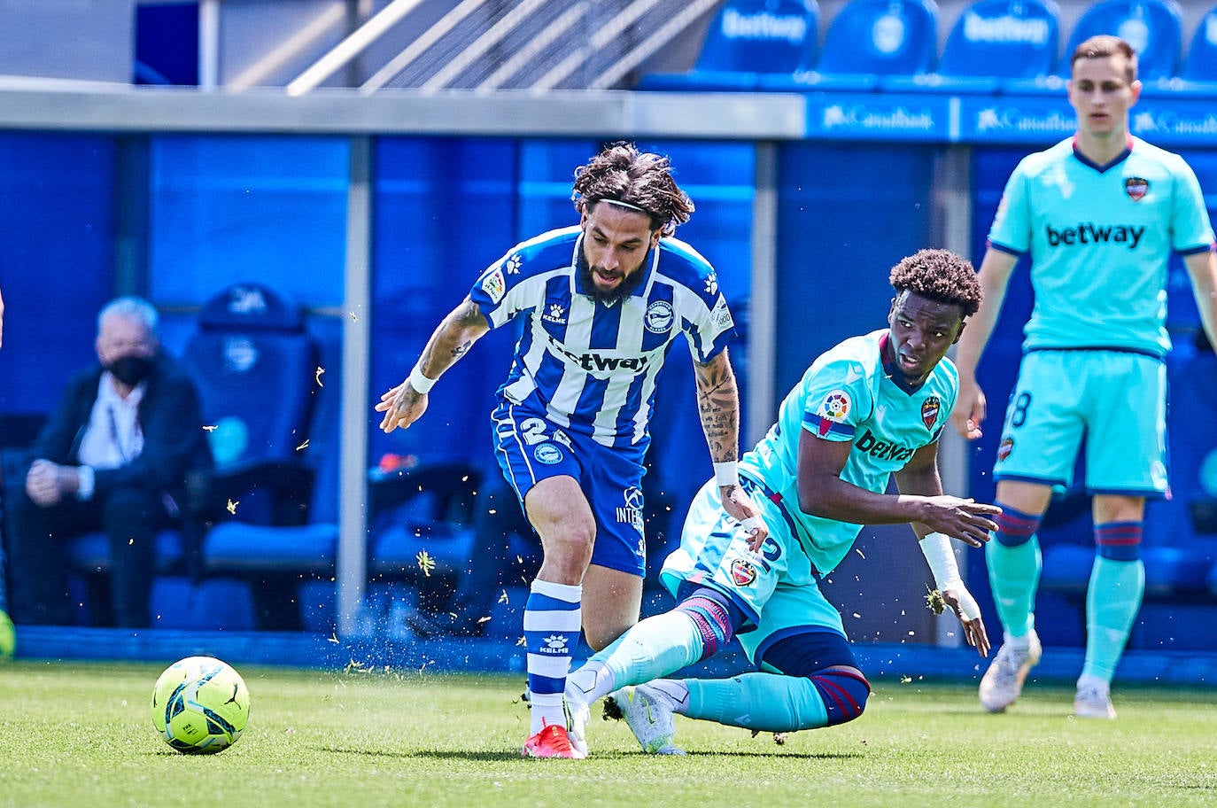 Fotos: Las mejores imágenes del Deportivo Alavés-Levante UD