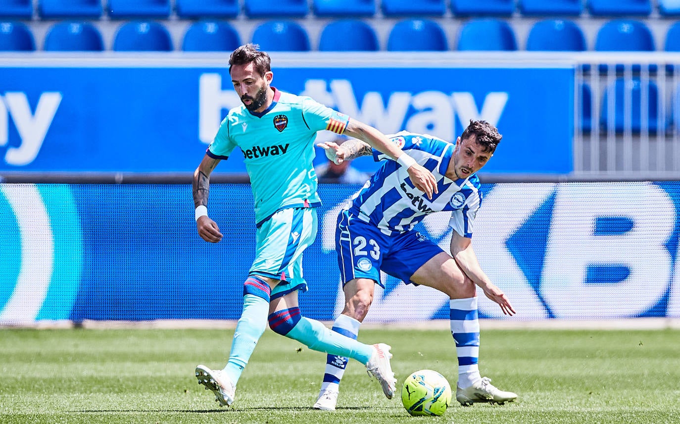 Fotos: Las mejores imágenes del Deportivo Alavés-Levante UD