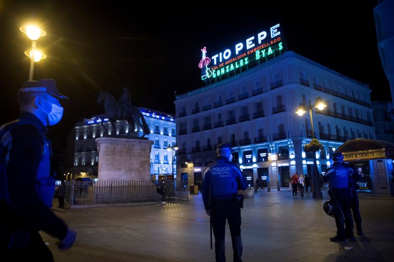 Fiesta en la calle el primer día sin estado de alarma. 