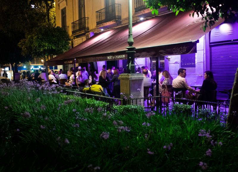 Fiesta en la calle el primer día sin estado de alarma. 