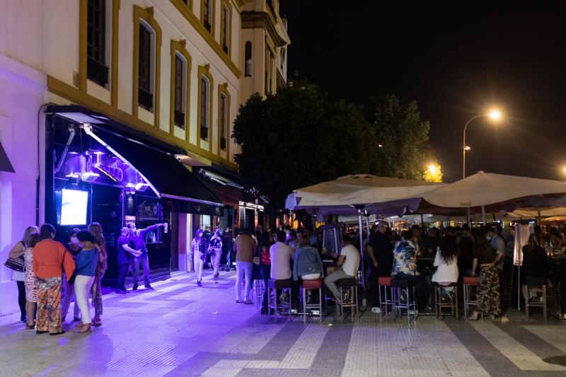 Fiesta en la calle el primer día sin estado de alarma. 