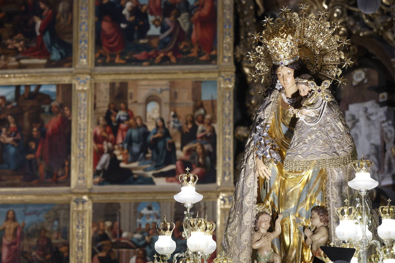 Missa d'Infants y traslado de la Virgen en Valencia