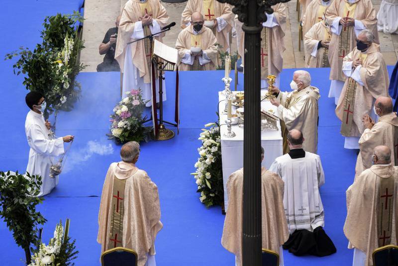 Missa d'Infants y traslado de la Virgen en Valencia