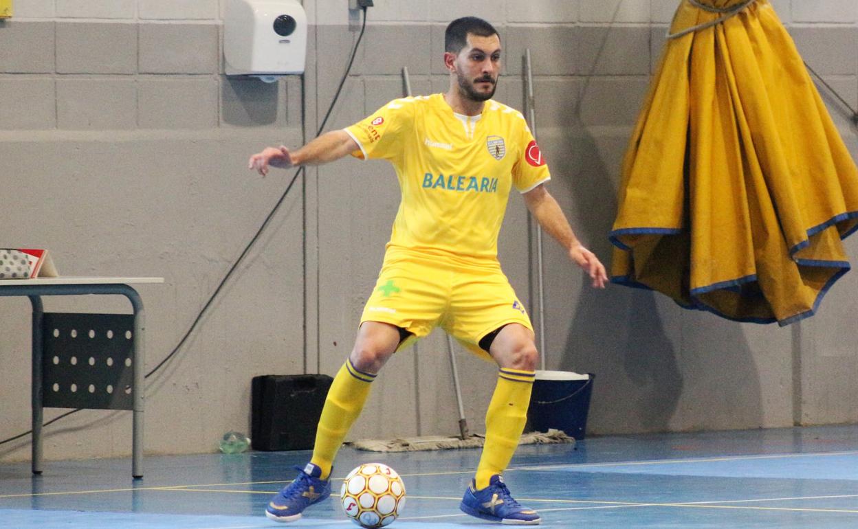 El jugador del Mar Dénia, David Jáen, durante el encuentro. 