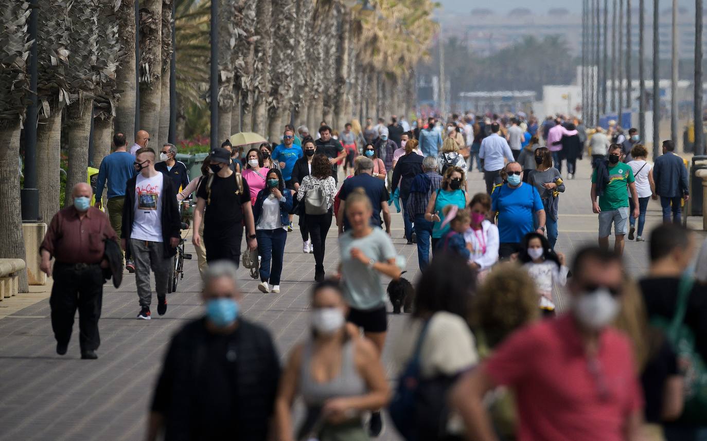 Primer día en Valencia tras la caída del estado de alarma