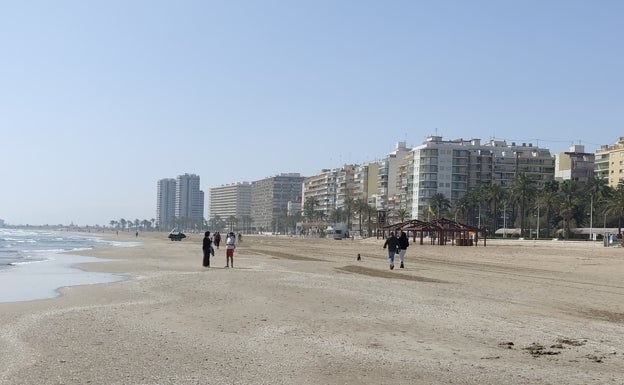 Cullera mantiene las seis banderas azules en sus playas