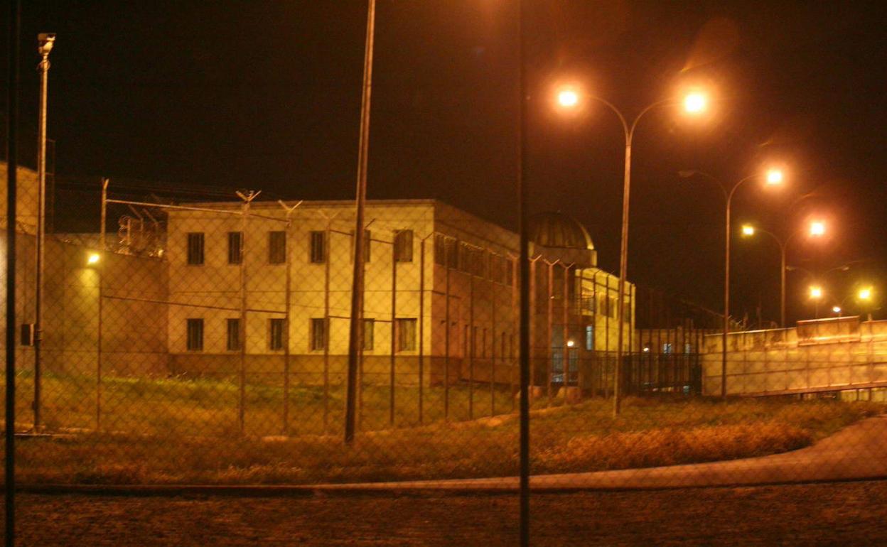 Imagen nocturna de la cárcel de Picassent.