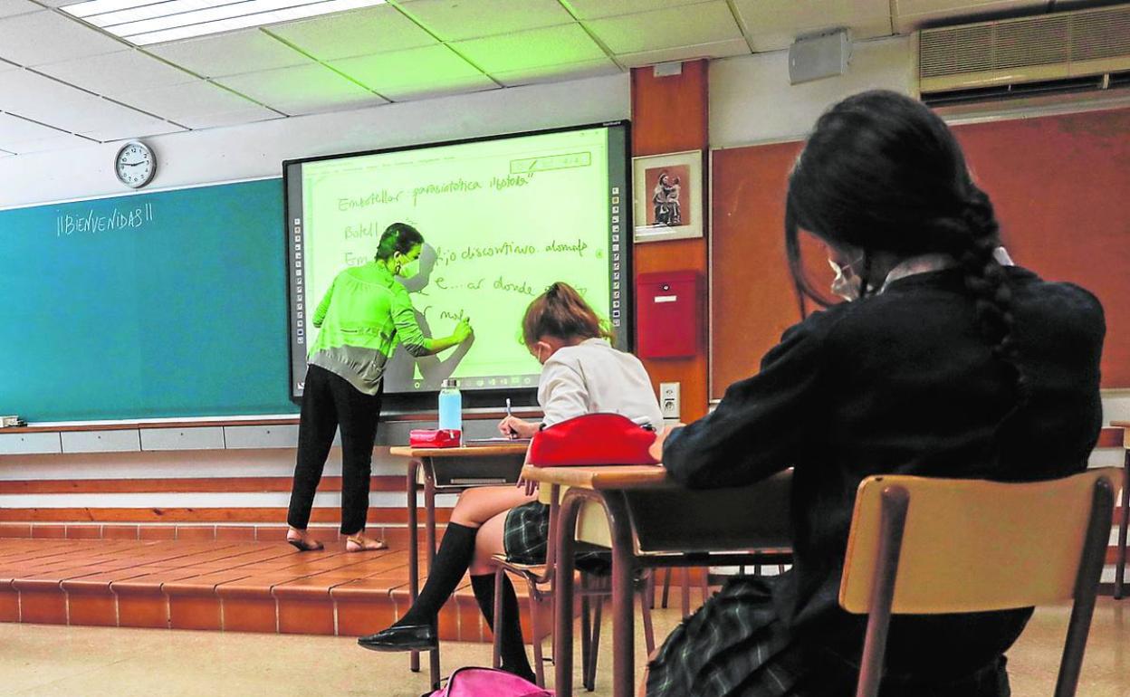 Alumnas en un colegio concertado durante un repaso organizado el pasado julio. 