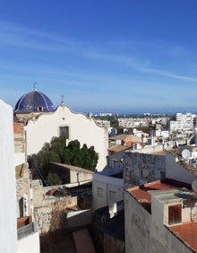 Imagen secundaria 2 - Torre cuadrada en el patio, terraza de la Torre de la Pólvora y vistas desde el Palau Comtal. 