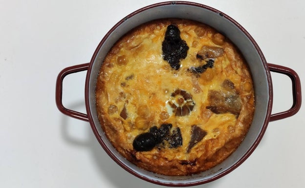 Crosta de Pego cocinada en cazuela de porcelana.