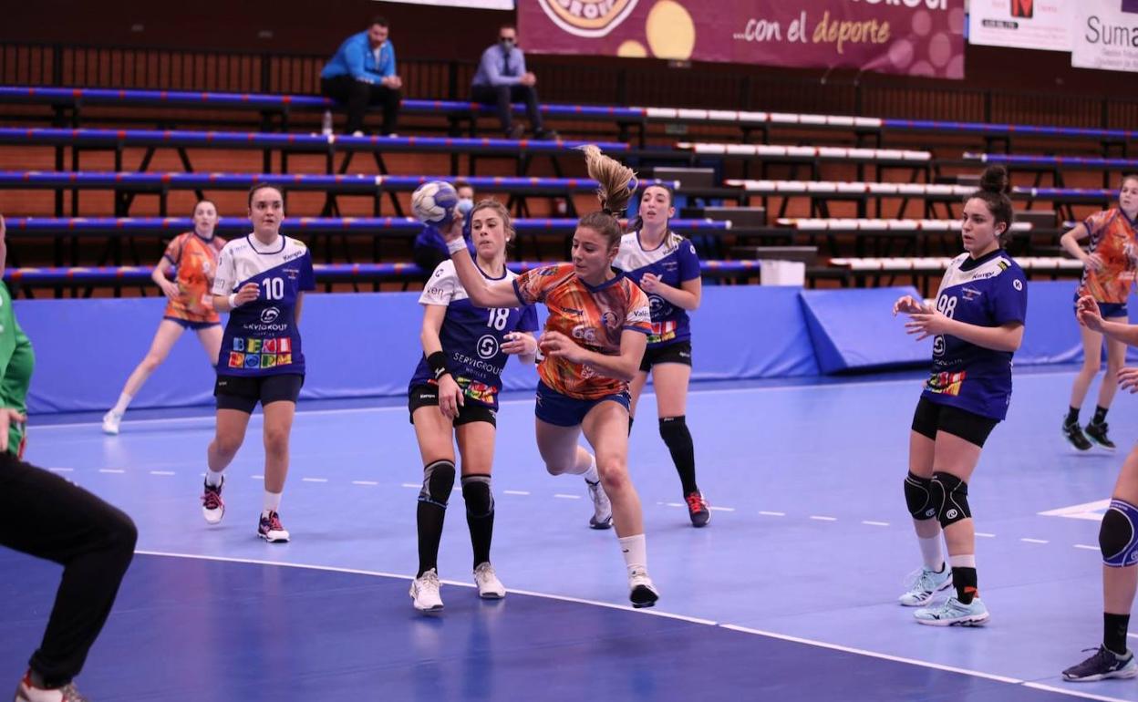 El ascenso a Liga Iberdrola, objetivo del equipo senior femenino del club de Benidorm. 