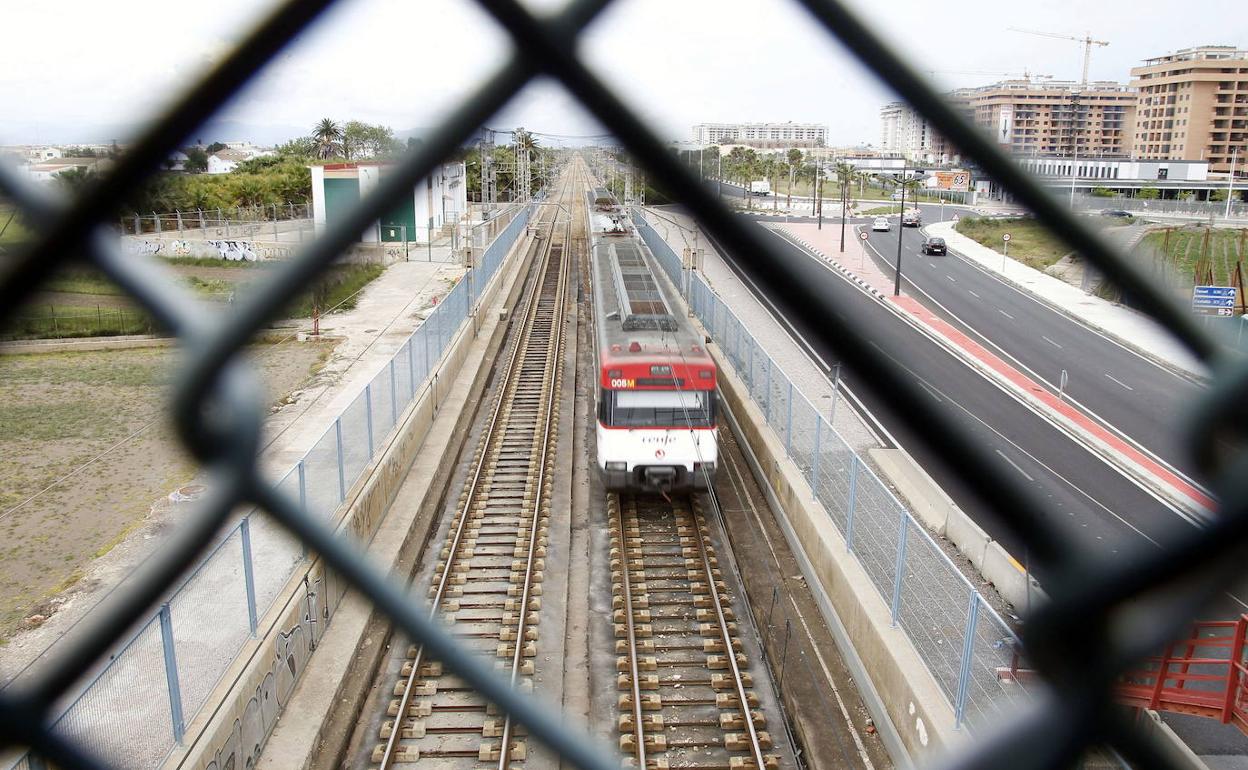 Línea férrea Valencia-Barcelona. 