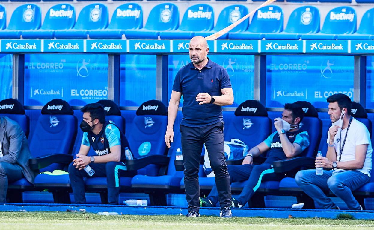 Levante UD | Paco López: «¿Si la vuelta de los espectadores adultera la Liga? Me parece fuerte esa palabra, pero si me jugara algo elegiría que entrara público en mi estadio»