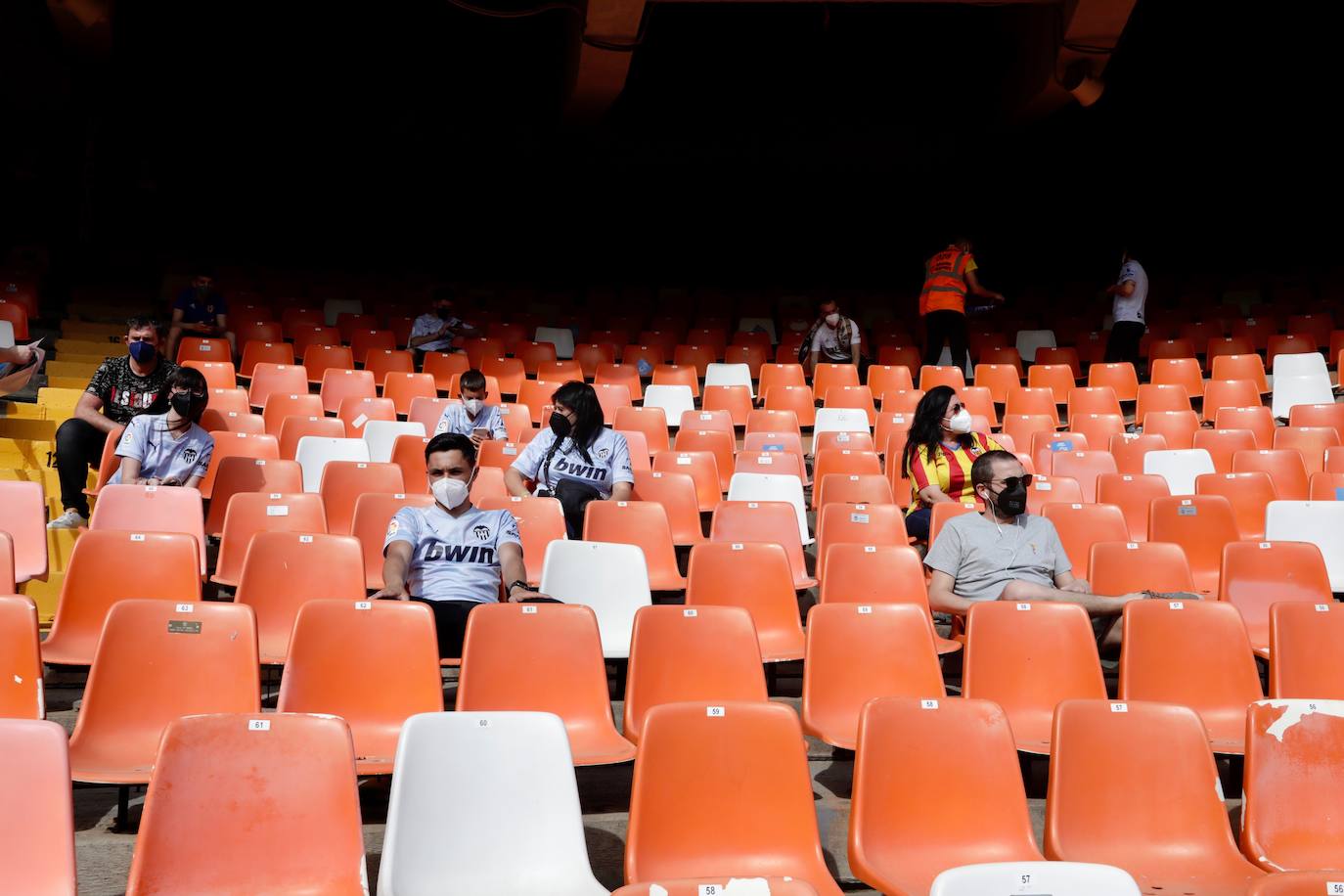 Fotos: El público vuelve a Mestalla