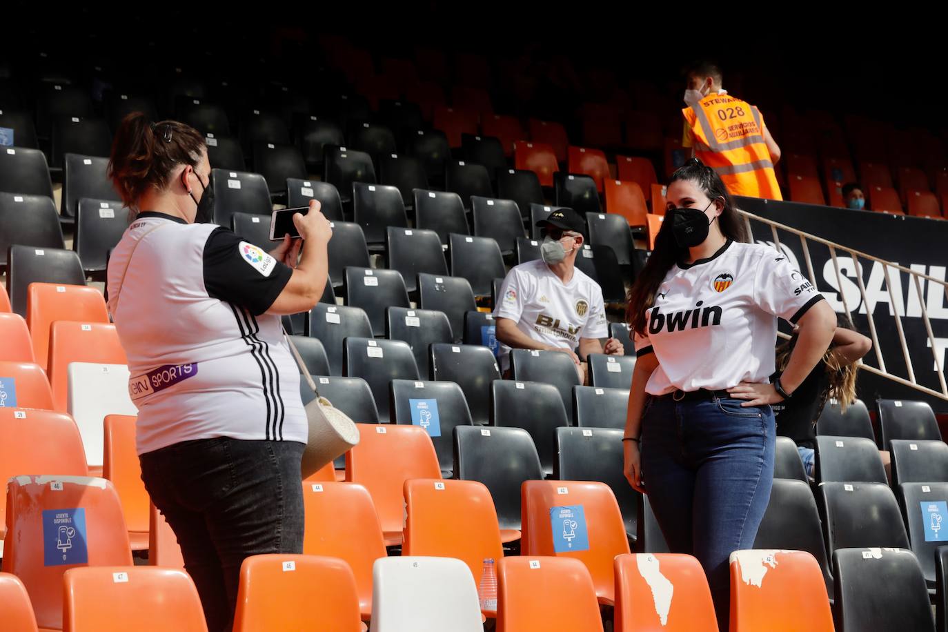 Fotos: El público vuelve a Mestalla