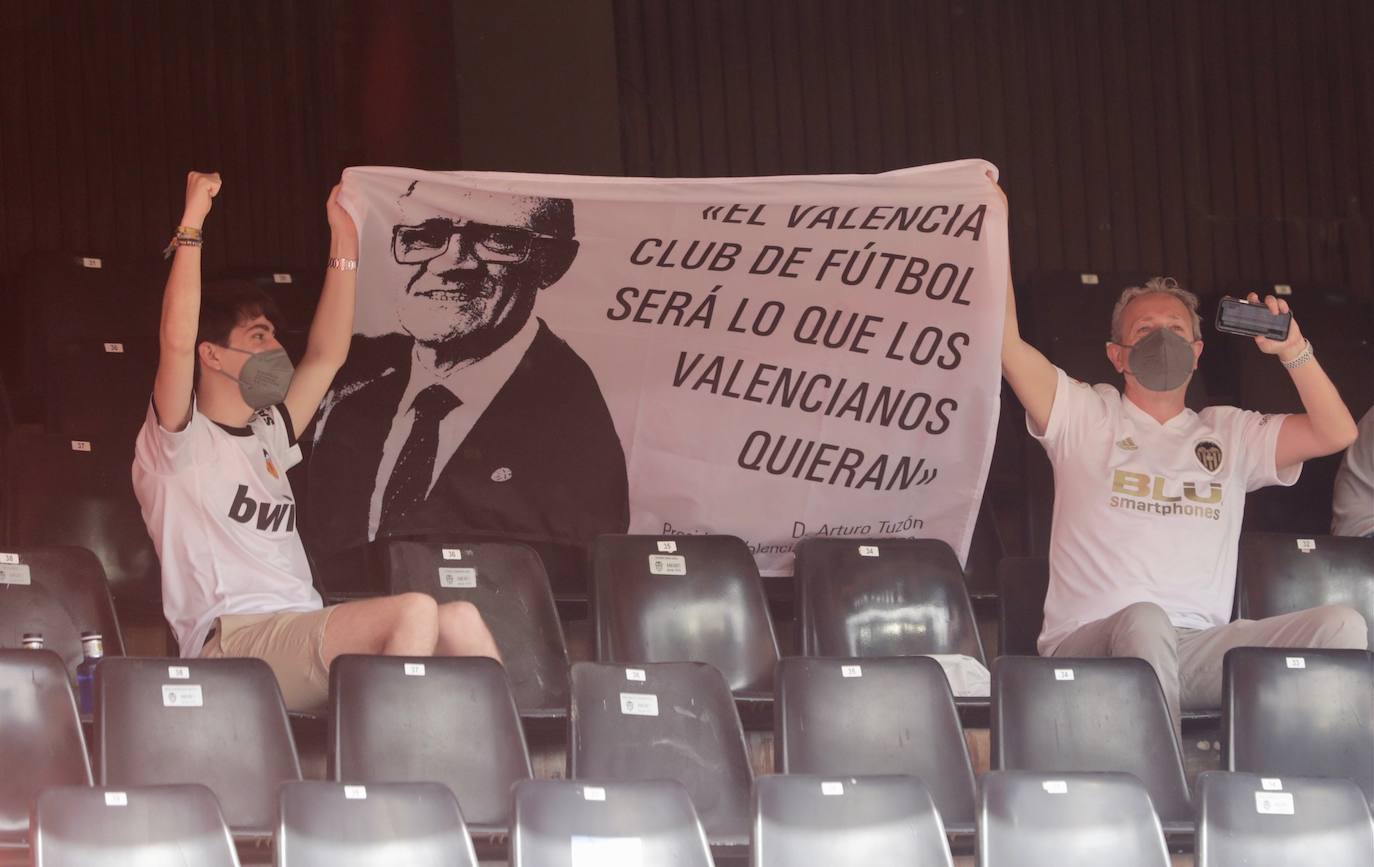 Fotos: El público vuelve a Mestalla