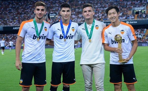 Ferran, Carlos Soler, Guillamón y Kang In durante el Trofeo Naranja en 2019. 