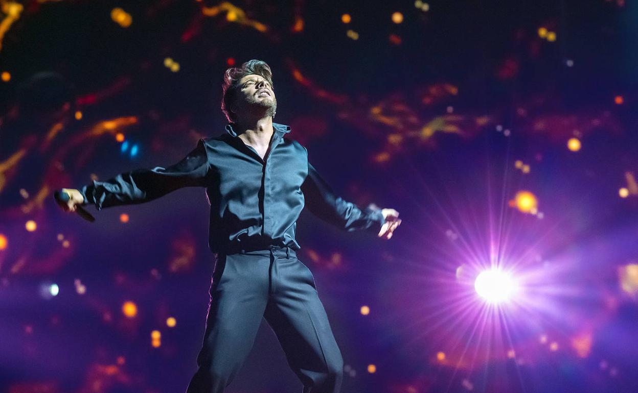 Blas Cantó durante uno de los ensayos en el escenario de Rotterdam en Eurovisión. 