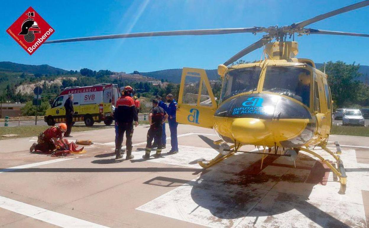 El joven ha sido evacuado en helicóptero. 