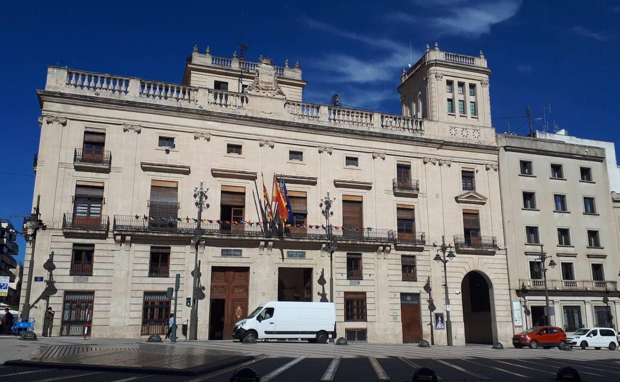 Fachada del consistorio de Alcoy. 