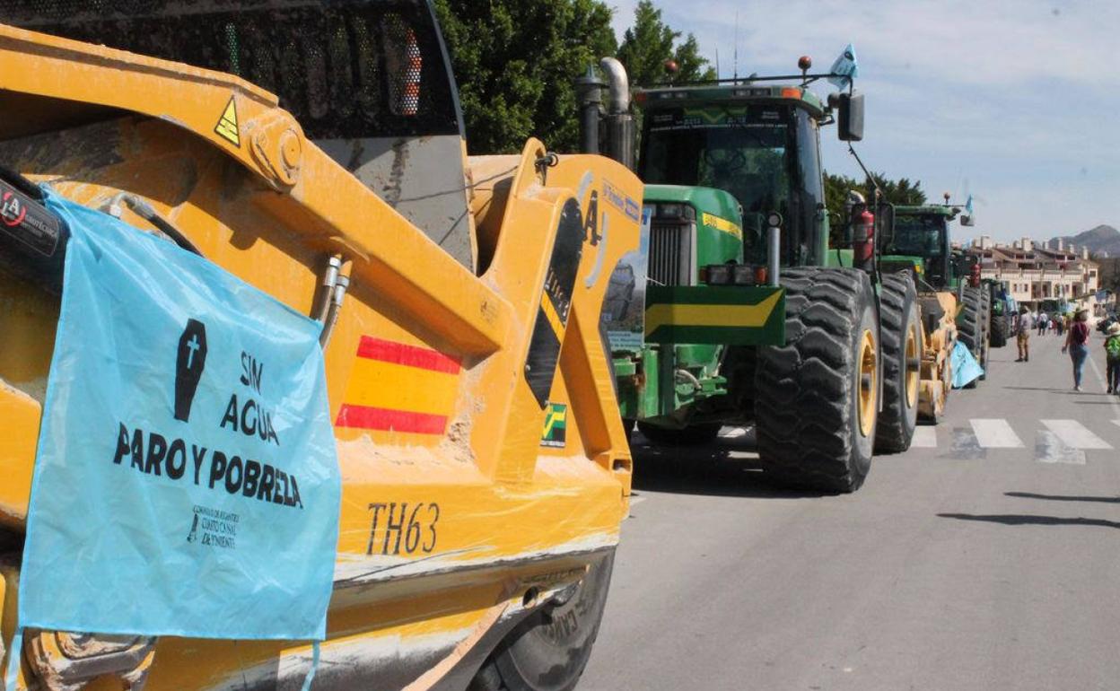 Tractores en una protesta en defensa del trasvase. 