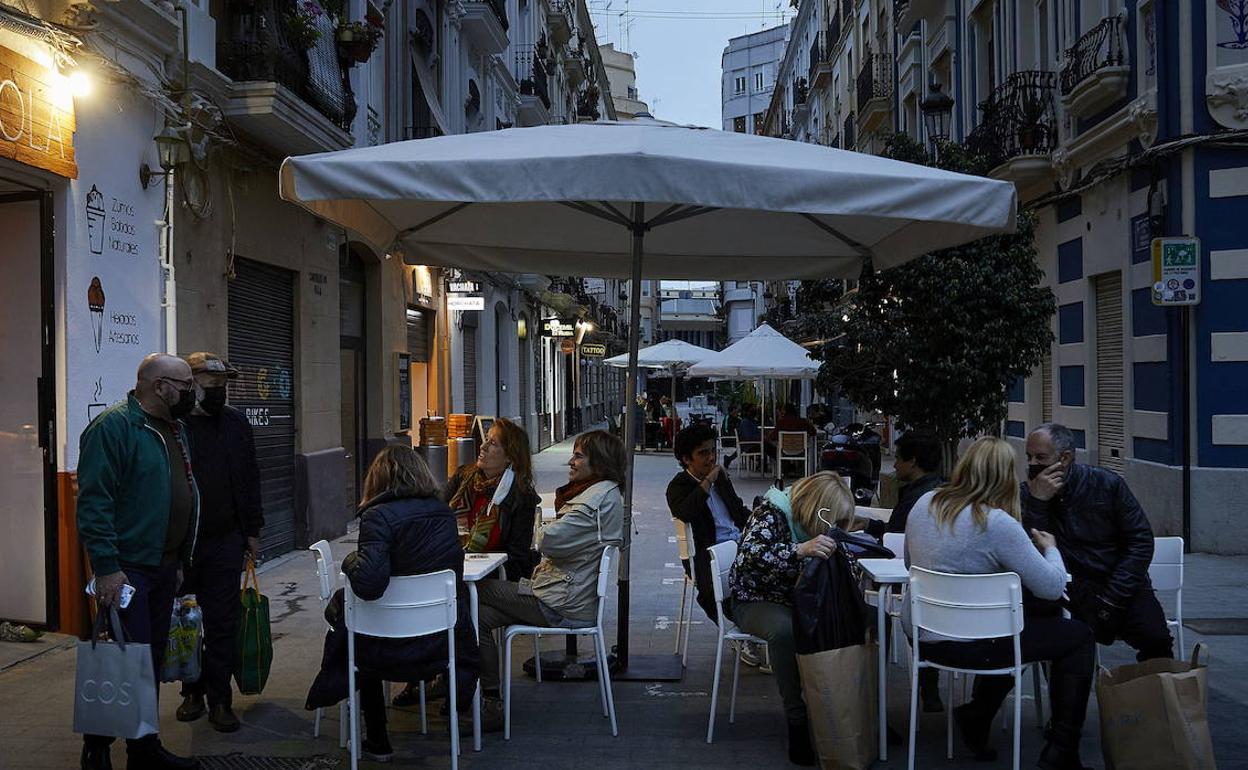 Terraza de un bar en Ruzafa, Valencia