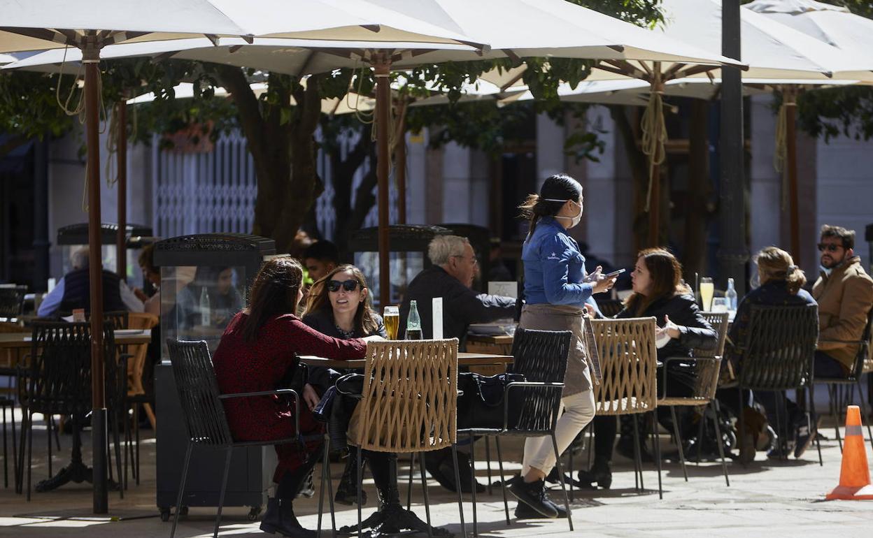 Una terraza en el centro de Valencia. 