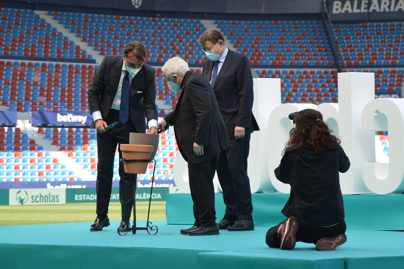 Durante su intervención el Pontífice ha explicado el significado de la pelota de trapo, una de las señas de identidad de Scholas.