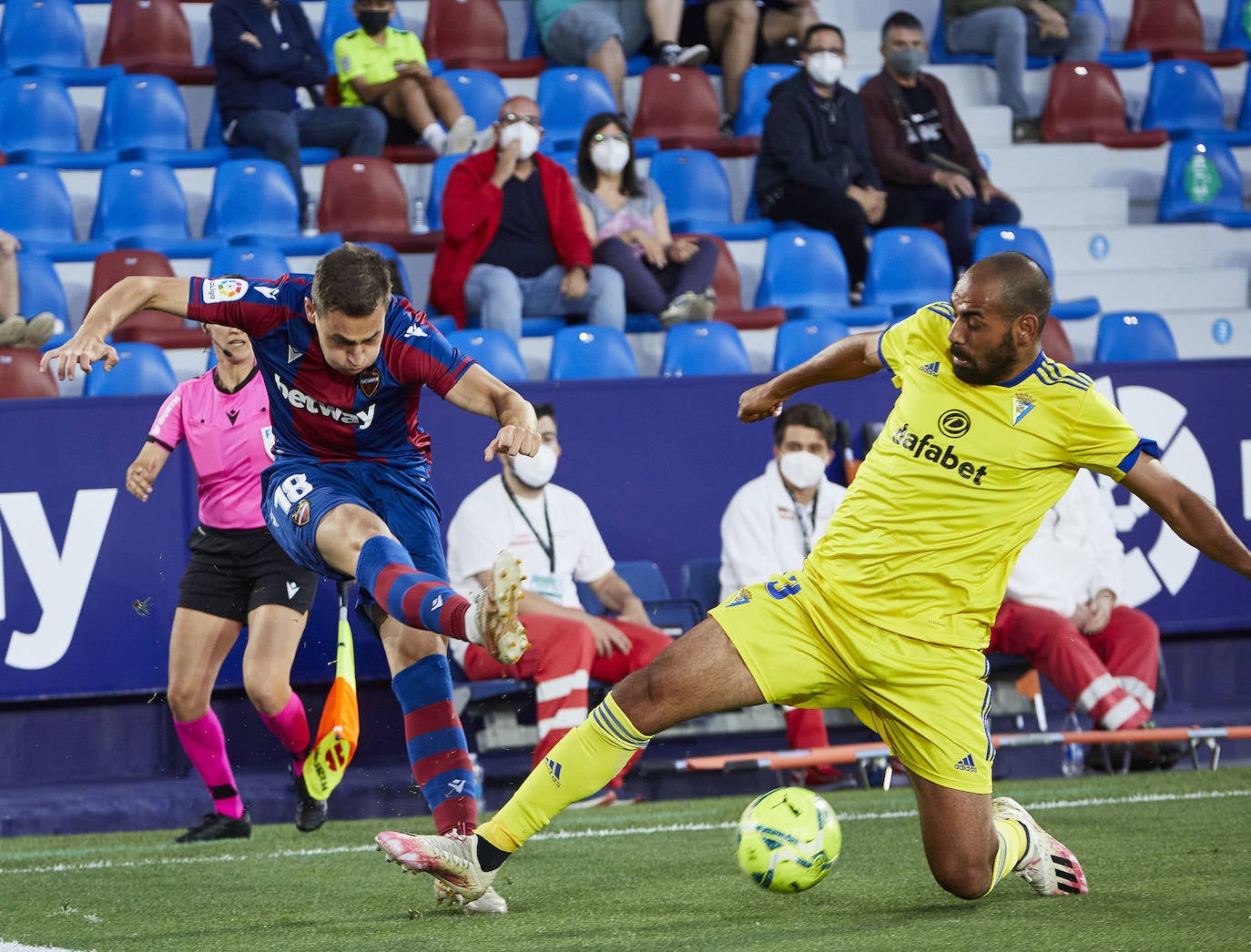 Fotos: Las mejores imágenes del Levante UD-Cádiz CF