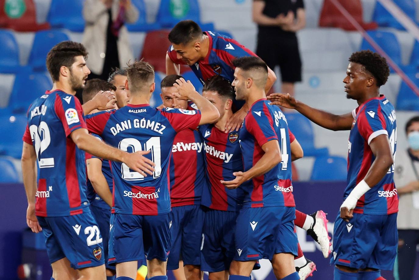 Fotos: Las mejores imágenes del Levante UD-Cádiz CF