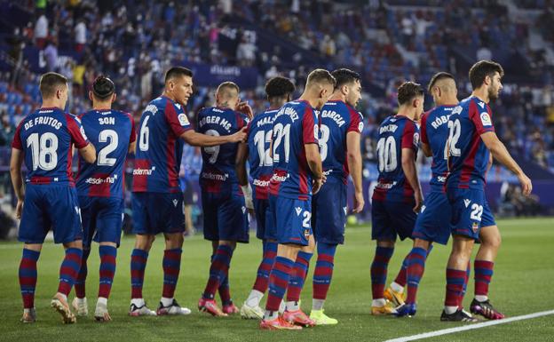 El Levante empata ante el Cádiz en el retorno de la afición al Ciutat