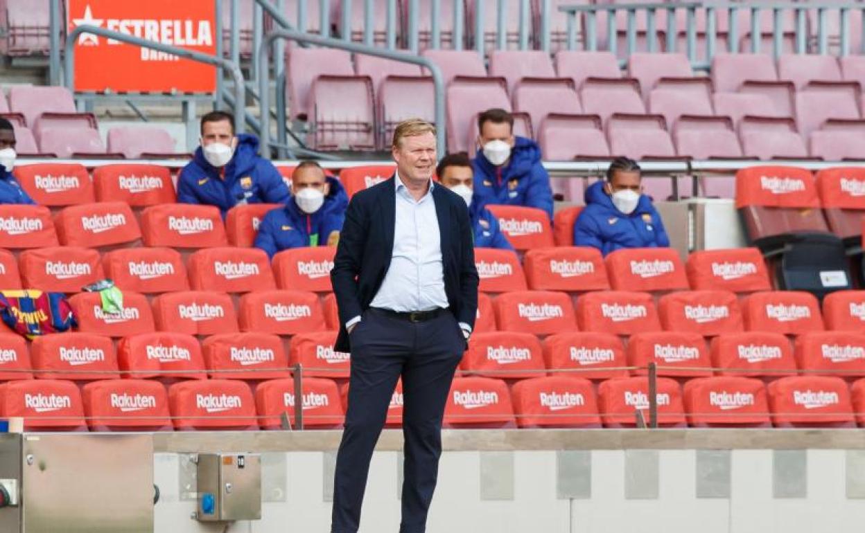 Ronald Koeman, durante un partido con el Barça. 